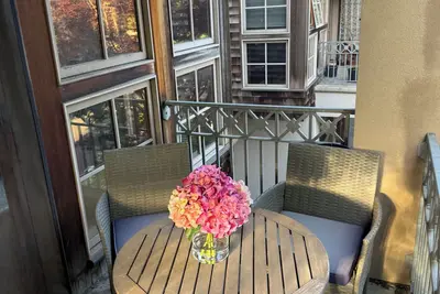 Image de Luxury 2bd/2. 5 bath fully furn townhome in best area near Nw 23rd & trails.