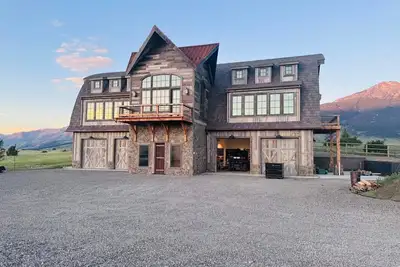 Image de Rustic Luxury Barn Retreat in Pray, Montana – Family & Pet Friendly