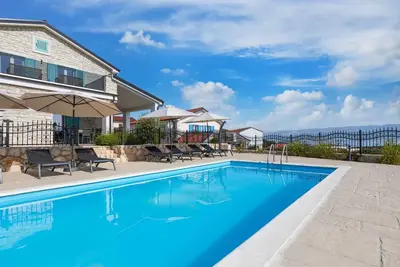 Image de Villa Andreja – Stylish Oasis with Heated Pool & Sea View