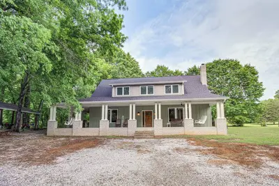 Image de Great for Groups: Family Creekside Home in Loretto