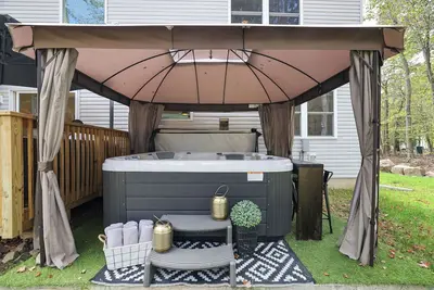 Image de Sleeps 14+, Hot Tub, Firepit, Near Skiing & Parks
