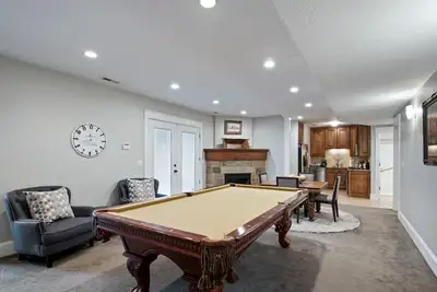 Image de Spacious 2br Basement Suite w/Hot Tub, Theater, Full Kitchen. Near Uvu/Byu