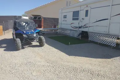 Image de Roomy Bear Cave Rv in the Desert in Marvelous Scenic, Arizona\n