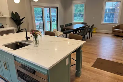 Image de Spacious 6-bedroom house in charming Del Ray Alexandria with WiFi, Ac, Walkable