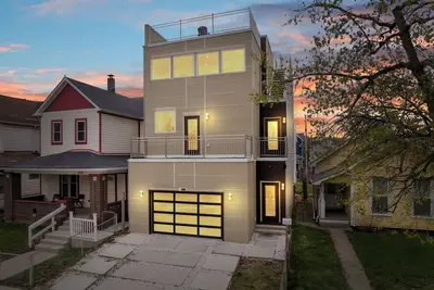 Image de Luxury 6br/6ba Indy Home w/ Rooftop Views of Lucas Oil, Arcade, Office & Hot Tub