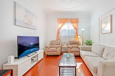 Image de KozyGuru | Ashfield | Cozy 4 Bedroom House