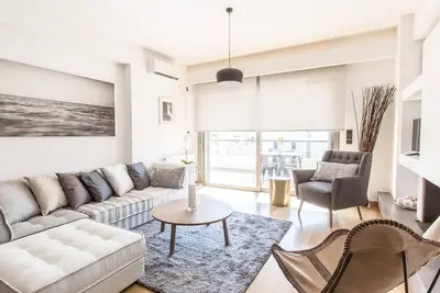 Image de Blueground | Marousi, jacuzzi, nr Kifisos River