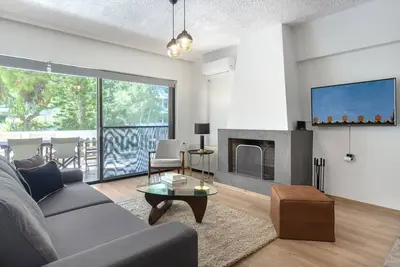 Image de Blueground | Glyfada, balcony, nr Vouliagmeni