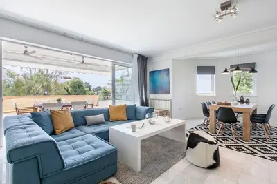 Image de Blueground | Voula, fireplace, nr Vouliagmeni Beach