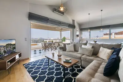 Image de Blueground | Melissia, pool, nr Park