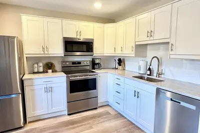 Image de Convenient to the North Shore walk to Lake Superior, centrally located 2 bedroom