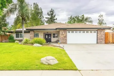 Image de Spacious 3-bedroom house with pool in a peaceful area in Bakersfield.