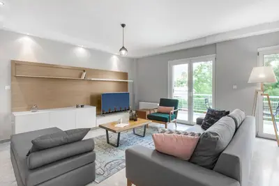 Image de Blueground | Glyfada, garden, nr Voula Beach