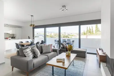 Image de Blueground | Marousi, fireplace, nr Kifisos River