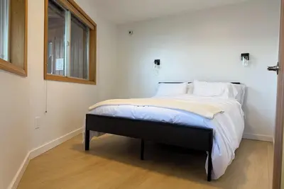 Image de Lakeside Lodging steps from the Water at Clipper Marina in Priest Lake Idaho