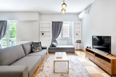 Image de Blueground | Kolonaki, balcony, nr Acropolis