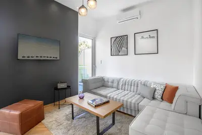 Image de Blueground | Kolonaki, balcony, nr Acropolis