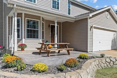 Image de Charming Pet-Friendly Family Retreat - Near St. Louis { w/ Garage }