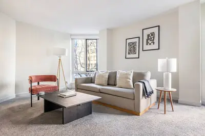 Blueground | Prudential / St. Botolph, pool, nr Boston Public Library