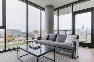 Image de Blueground | Tri-Taylor, pool, nr Union Park