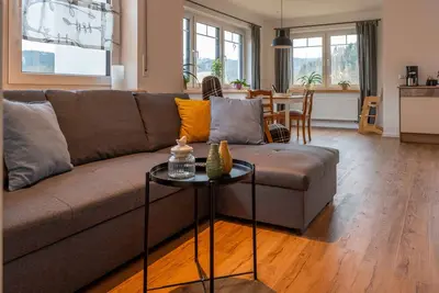 Image de Appartement \"Sauerland\" avec vue sur les montagnes, terrasse privée et Wi-Fi