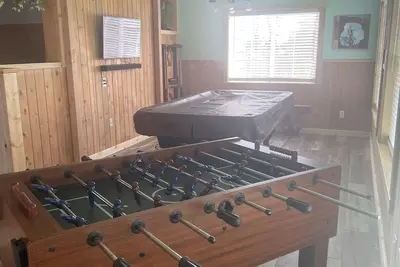 Image de Spacious 4-bedroom house at base of Bloomington Canyon with WiFi, Portable Ac