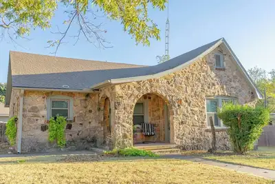 Image de Saint Jo 2br Cottage | Wine, Patio & Scenic Views