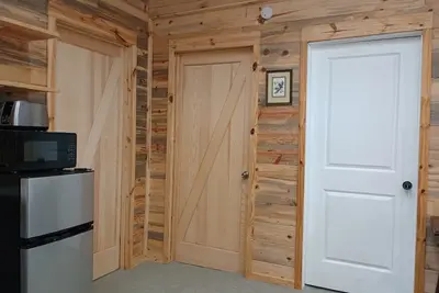 Image de Cozy 2 bedroom Cottage with fast wifi, large tub/shower & starry night skys