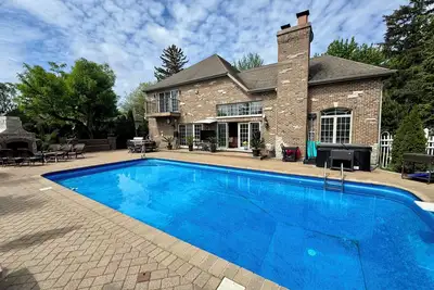 Image de Luxury 5br Family Getaway – Heated Pool, Hot Tub, Fire pit, Game Room,