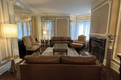 Image de 6 Br, 4 Ba Mansion Close to the City