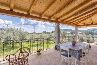 Image de Casa Màfama immergée dans les vignobles du Cannonau