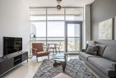 Image de Blueground | Trade Centre 1, pool, nr Dubai Mall