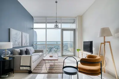 Image de Blueground | Trade Centre 1, pool, nr Dubai Mall