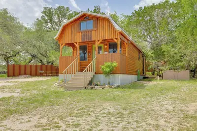 Image de Cozy Couple's Cabin Retreat in Concan!