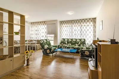 Image de 2-bedroom apartment, close to the beach and the sea in cool Varna with WiFi.