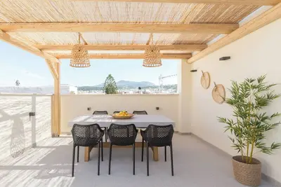 Old Town Charm – Cozy 2br with Rooftop Terrace