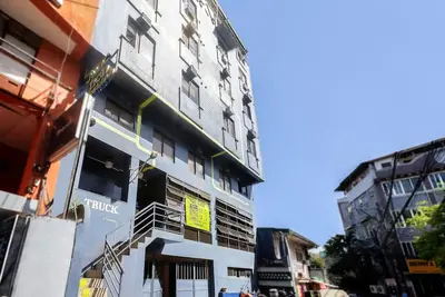 Image de Spacieuse retraite quadruple une auberge branchée