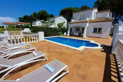 Image de Casa Sol avec piscine privée et Wifi gratuit à 14 minutes de la plage