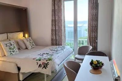 Image de 29m² Cap d'Antibes, Vue Mer, Piscine, Parking gratuit privé, 10mn plages à pied