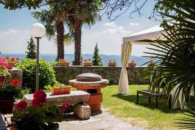 Image de Villa à Massino Visconti avec 7 chambres à coucher, 15 couchages