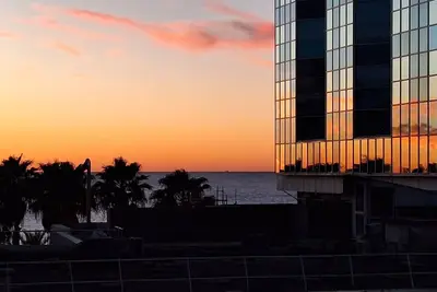 Image de Face mer et plages appartement luxe avec grande terrasse.