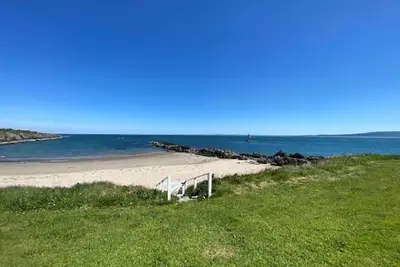 Image de On the Beach - The Lower Annex