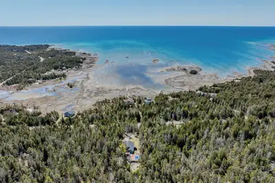 Image de Rustic Vibes w/ Pool & Hot Tub - Tobermory