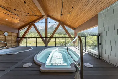 Image de Golden Grotto - Rooftop Hot Tubs - Sauna