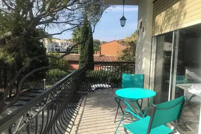 Image de T2 Saint Raphael dans villa avec jardin à 600m de la plage