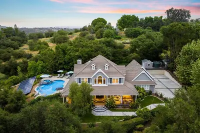 Private Estate with Garden, Pool & Adu's