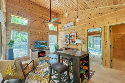 Image de Hot Tub • Dog-Friendly • Free Dollywood Ticket • Perfect for 2 (Hiker's Nest)