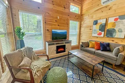 Image de Hot Tub • Dog-Friendly • Free Dollywood Ticket • Perfect for 2 (Sunshine)