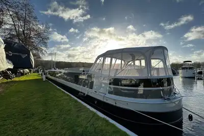 Image de MoonRooms - Luxury residential boat in Berlin with roof terrace and lake view