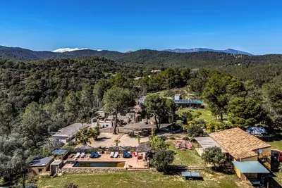 Image de Renovated Spanish masia with detached cottage